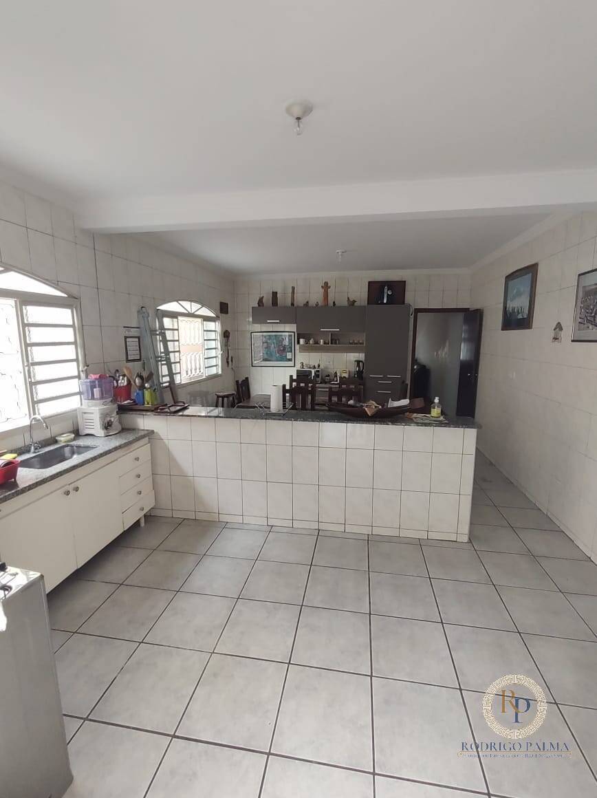 Casa à venda com 3 quartos, 260m² - Foto 8