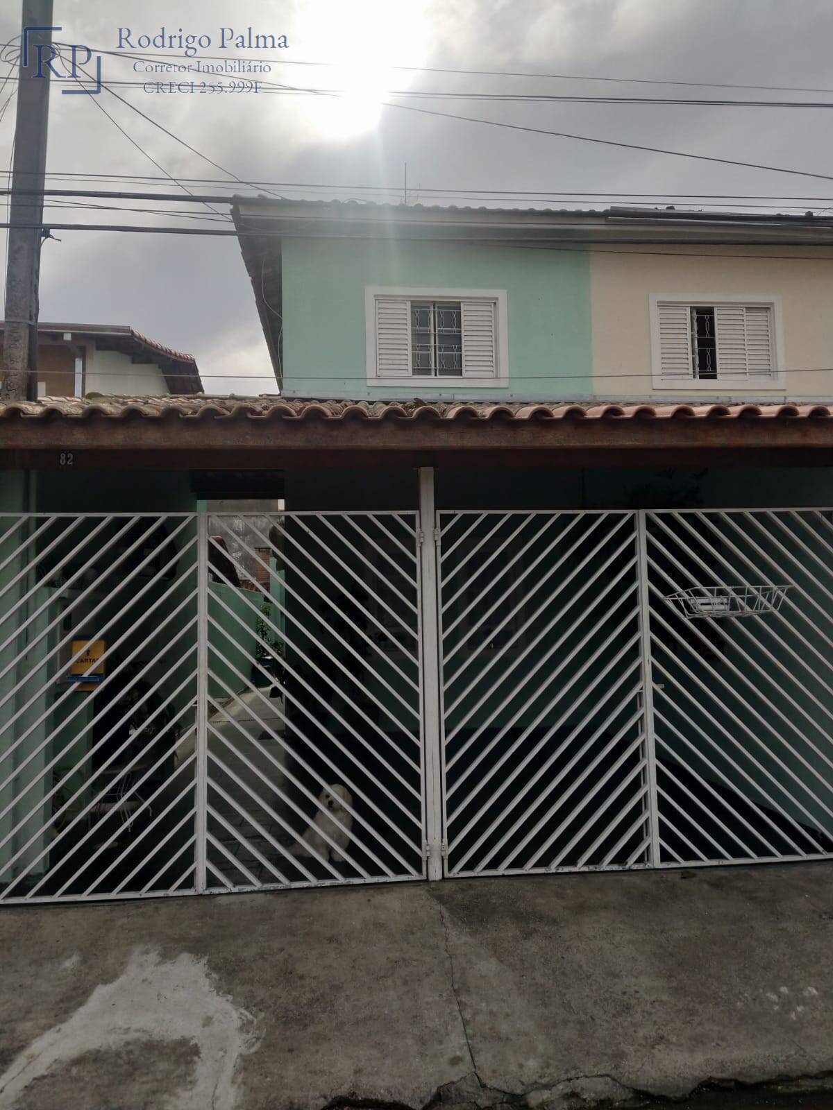 Casa à venda com 3 quartos, 137m² - Foto 1