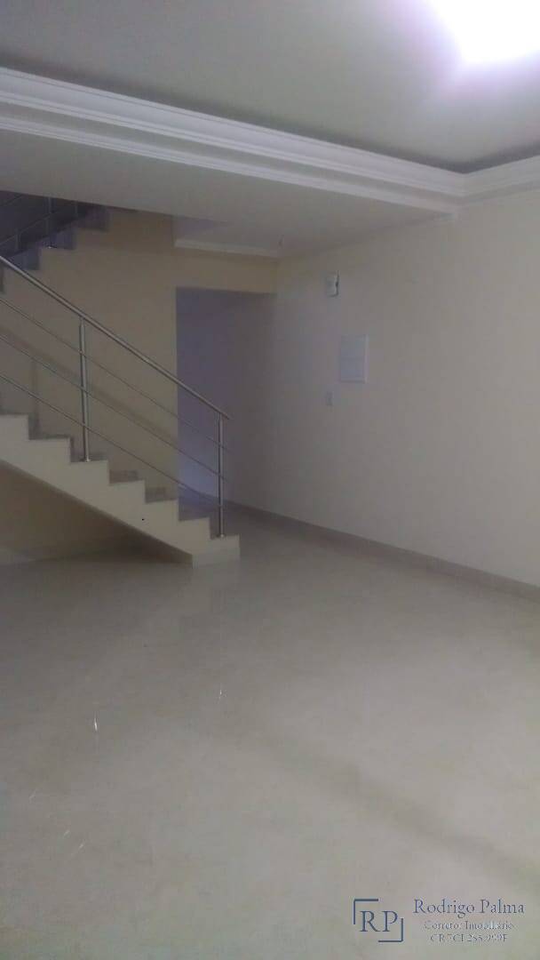 Sobrado à venda com 3 quartos, 216m² - Foto 1