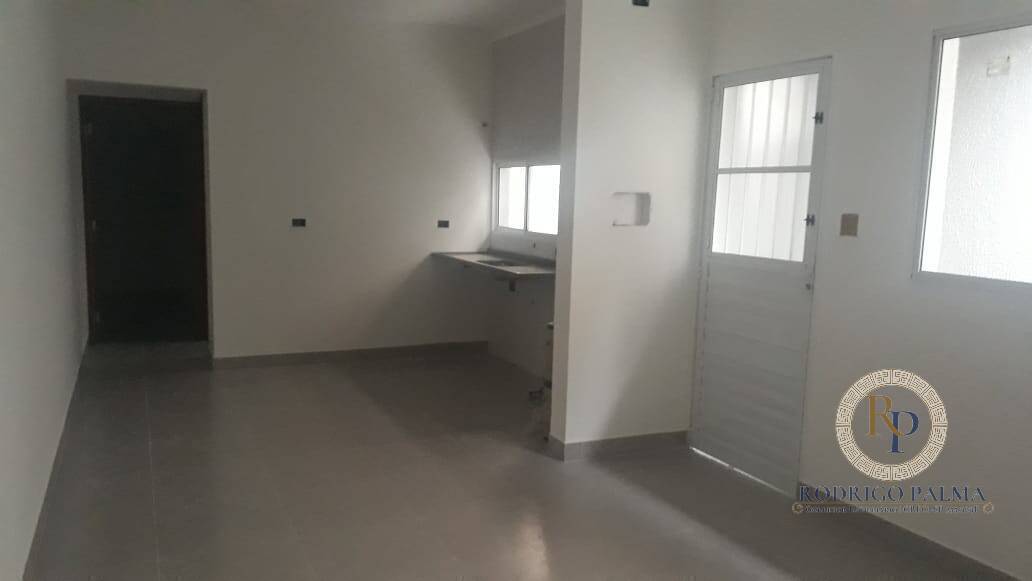 Casa à venda com 2 quartos, 55m² - Foto 1