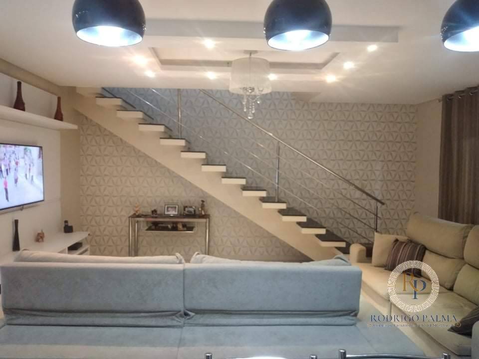 Casa à venda com 3 quartos, 232m² - Foto 1