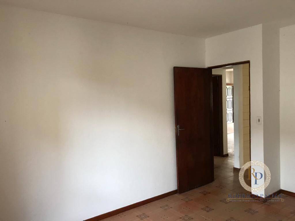 Casa à venda com 4 quartos, 80m² - Foto 4