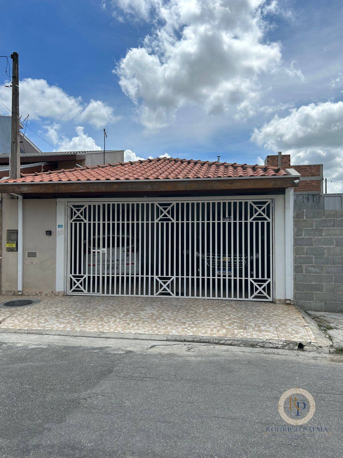 Casa à venda com 3 quartos, 190m² - Foto 1