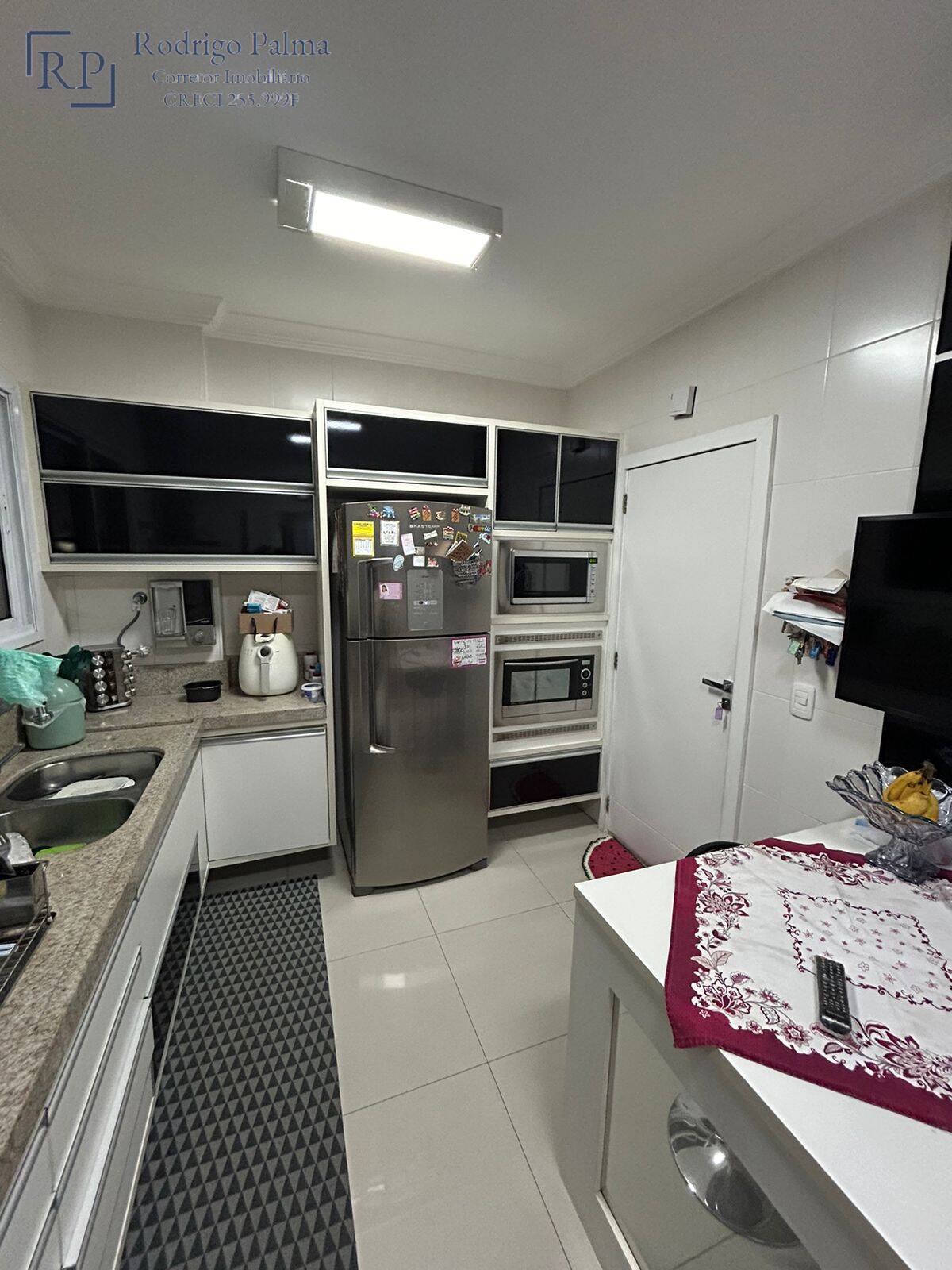 Apartamento para alugar com 3 quartos, 156m² - Foto 8